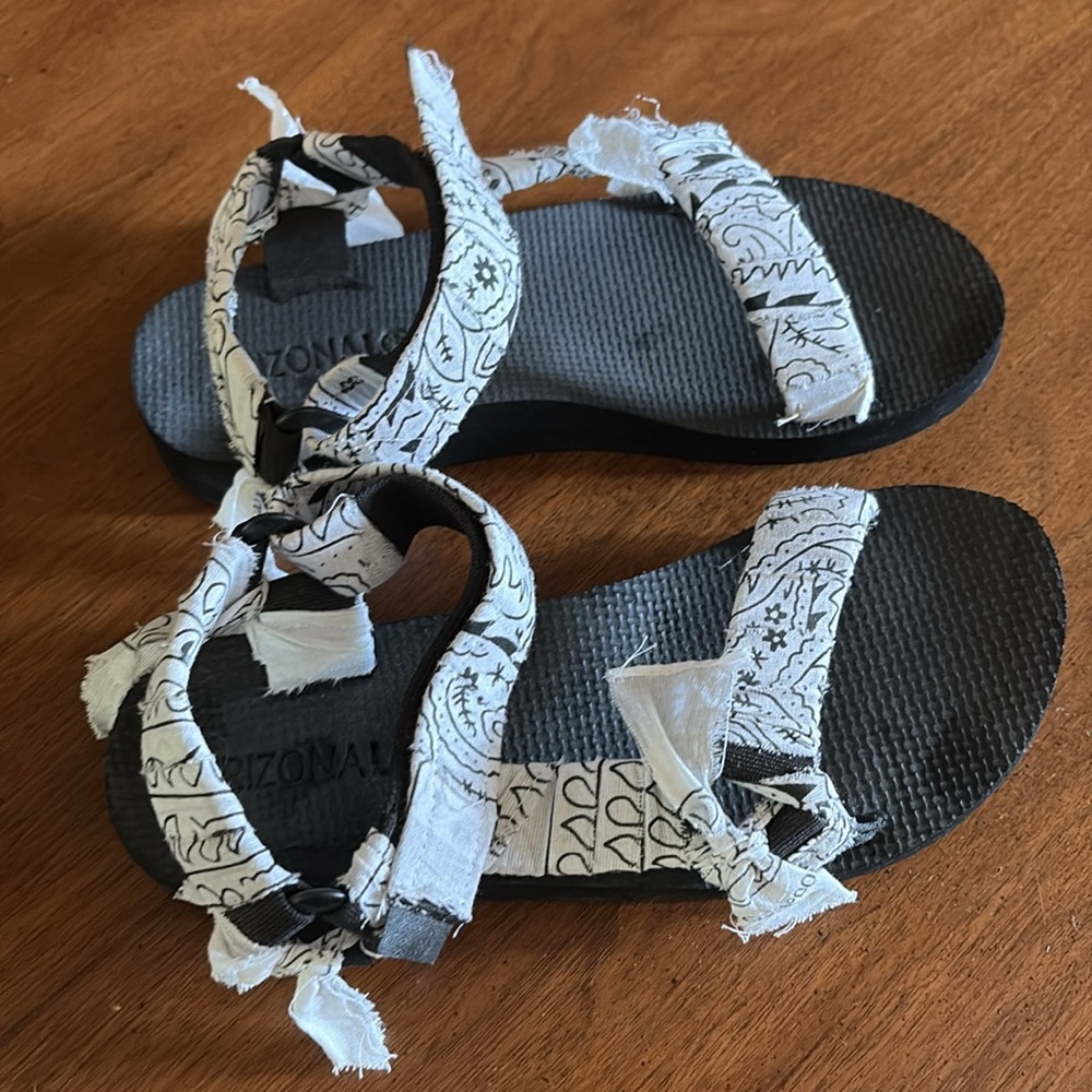 NEW Arizona Love Trekky Bandana White Black Sandals size 7 - Picture 4 of 5